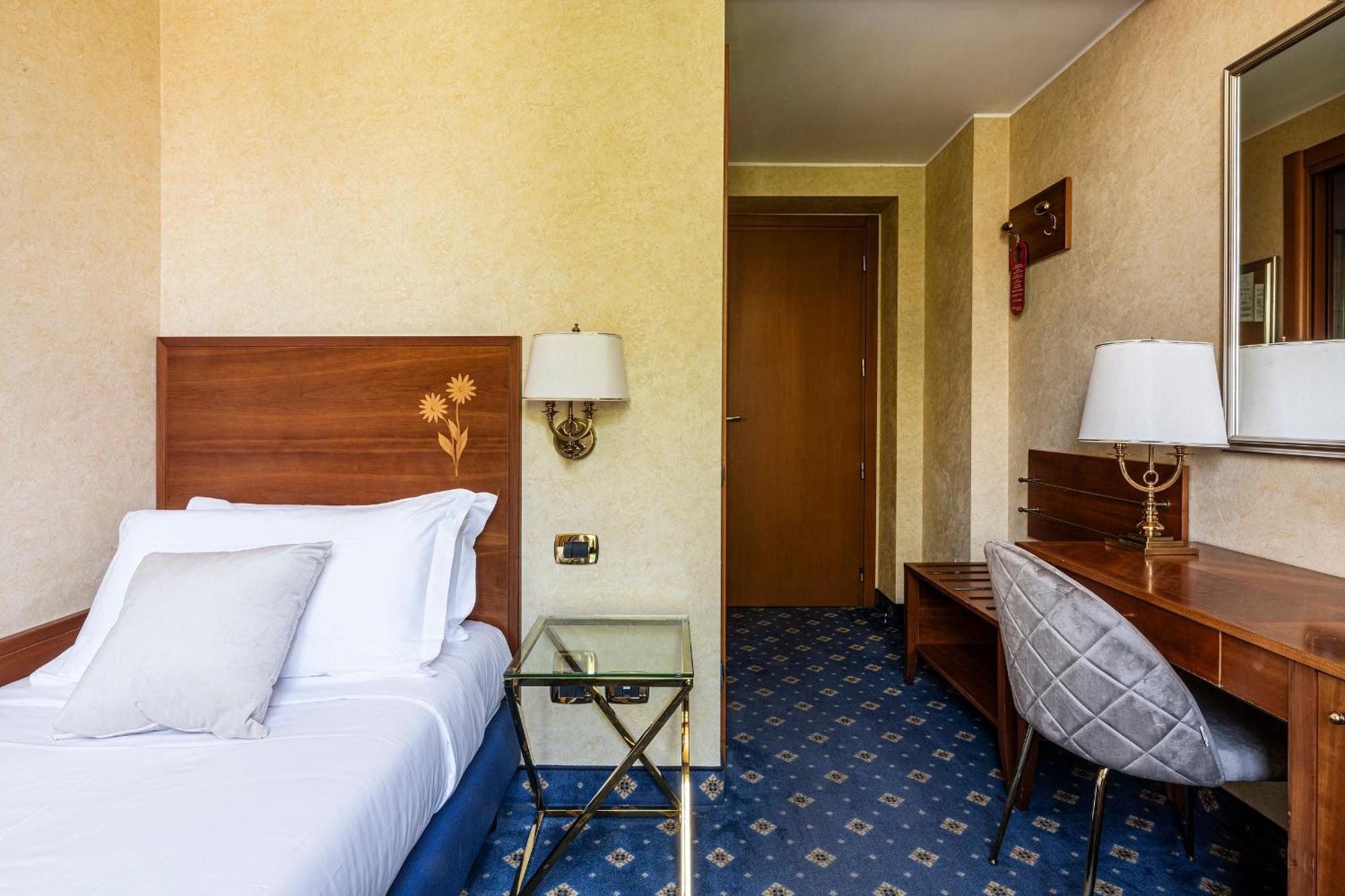 Boutique Hotel Dieci Milan Exterior photo