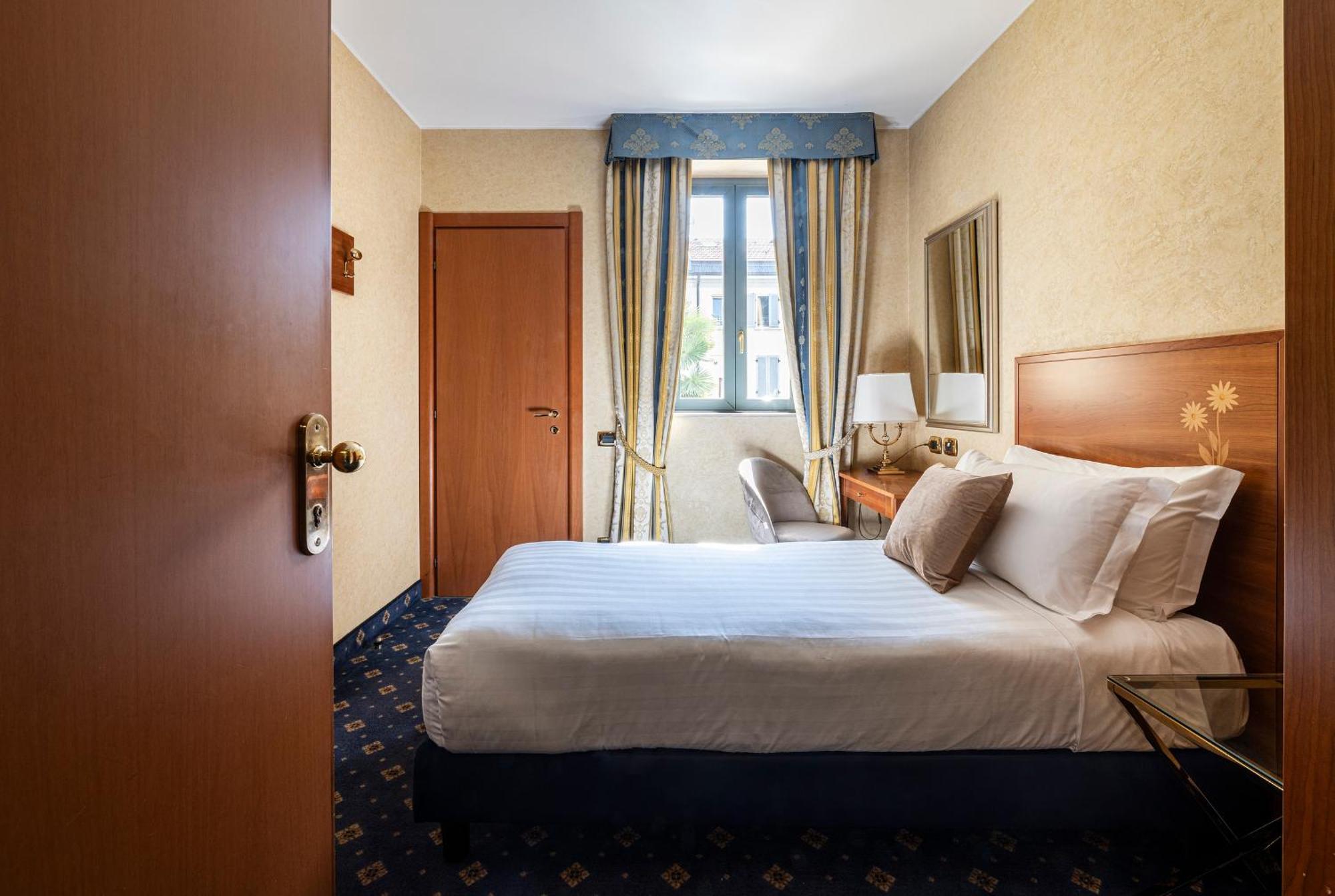 Boutique Hotel Dieci Milan Exterior photo